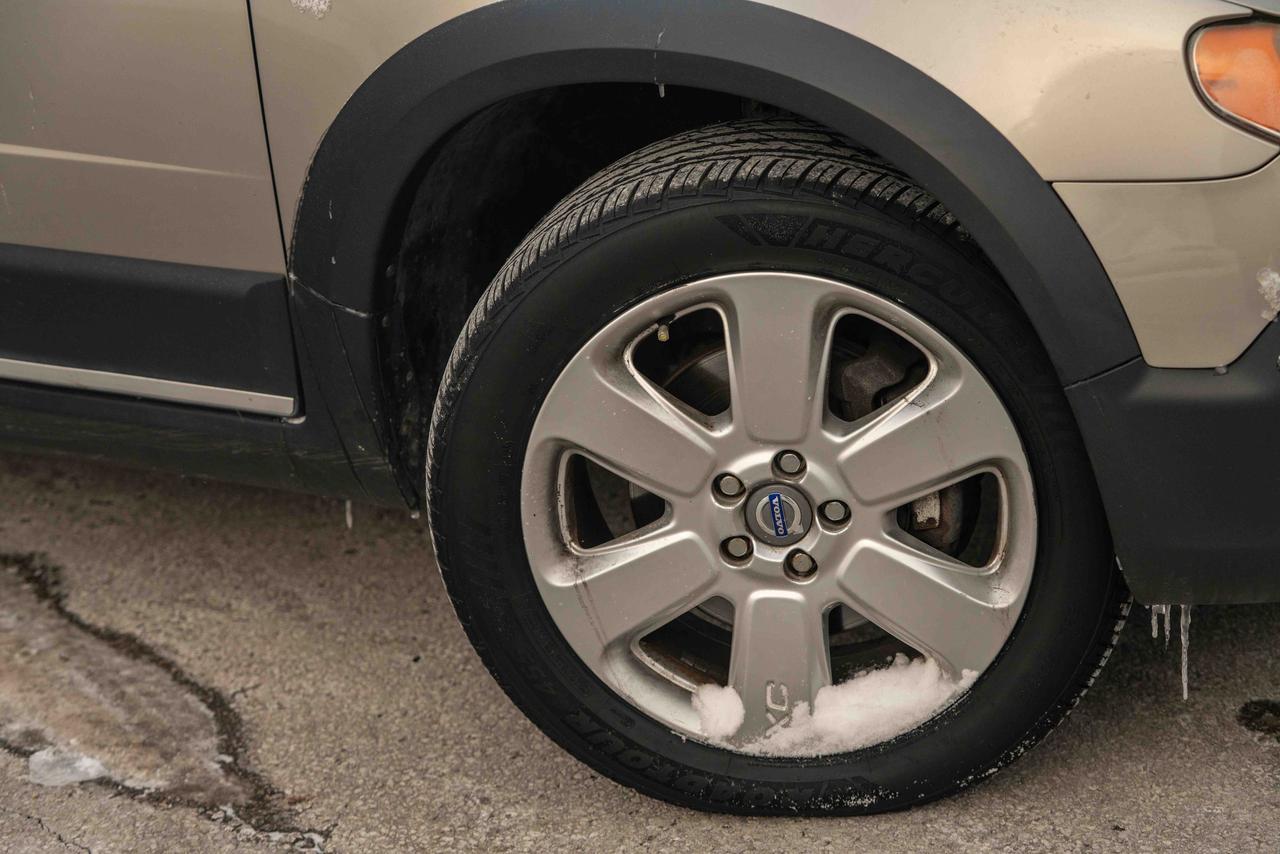 2009 Volvo XC70 T6 AWD WAGON Photo