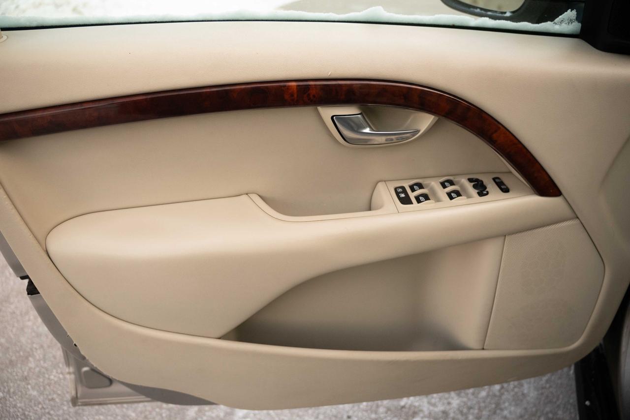 2009 Volvo XC70 T6 AWD WAGON Photo