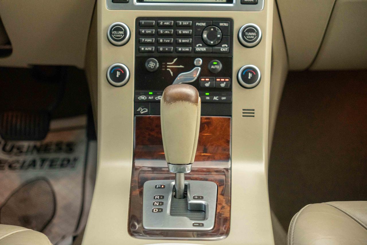 2009 Volvo XC70 T6 AWD WAGON Photo