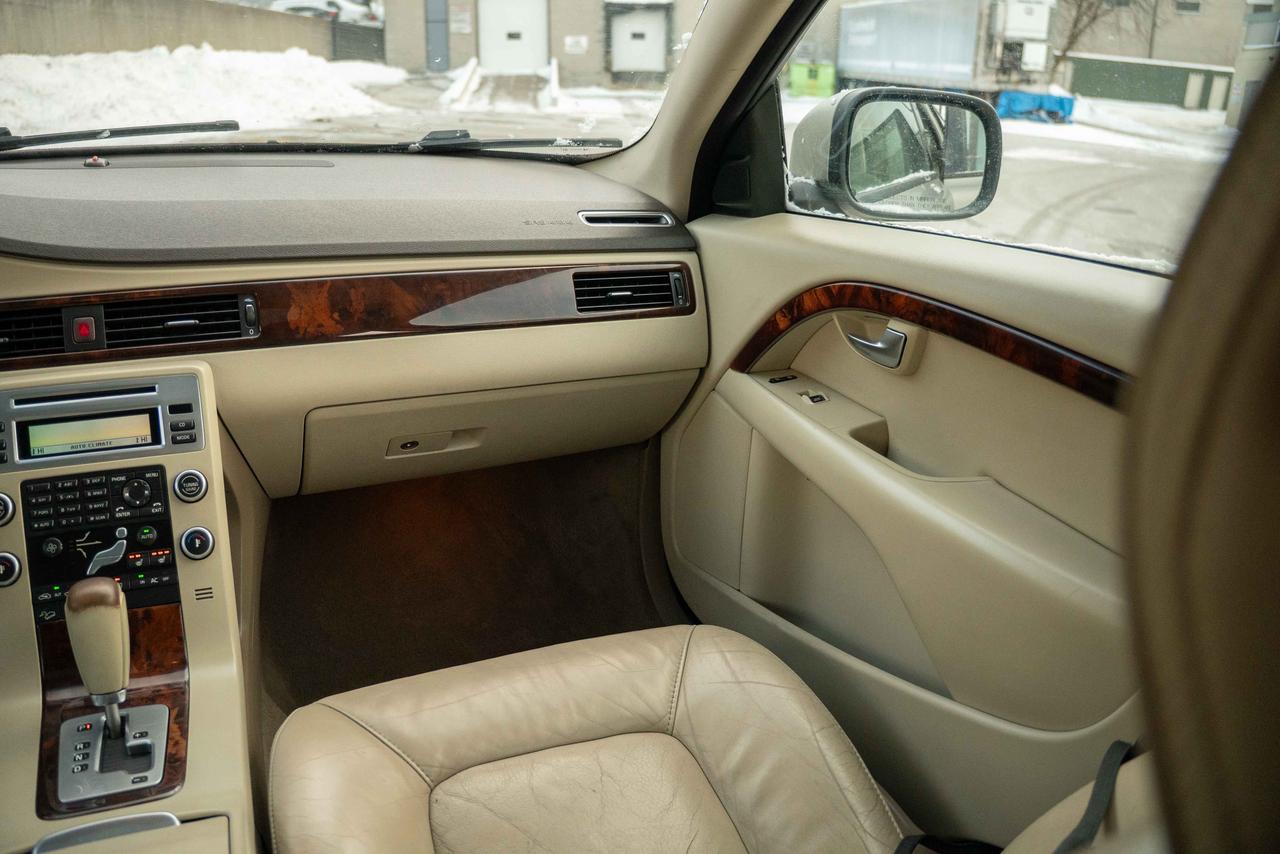 2009 Volvo XC70 T6 AWD WAGON Photo