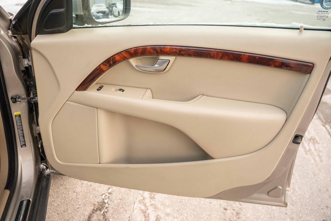 2009 Volvo XC70 T6 AWD WAGON Photo