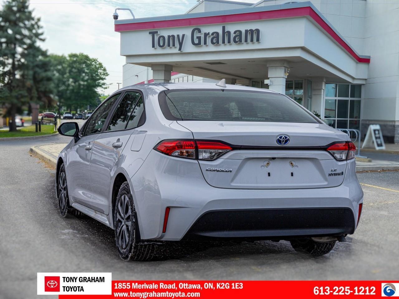 2024 Toyota Corolla Hybrid LE Photo3