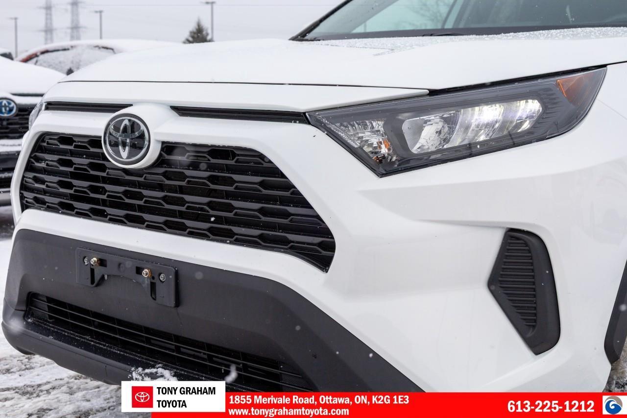 2020 Toyota RAV4 LE Photo