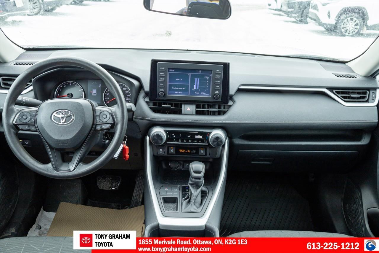 2020 Toyota RAV4 LE Photo