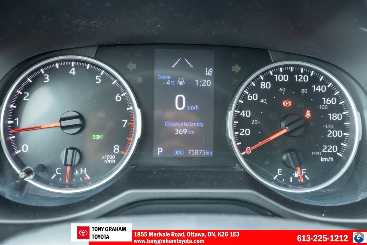 2020 Toyota RAV4 LE Photo