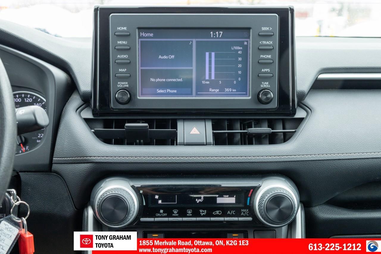 2020 Toyota RAV4 LE Photo