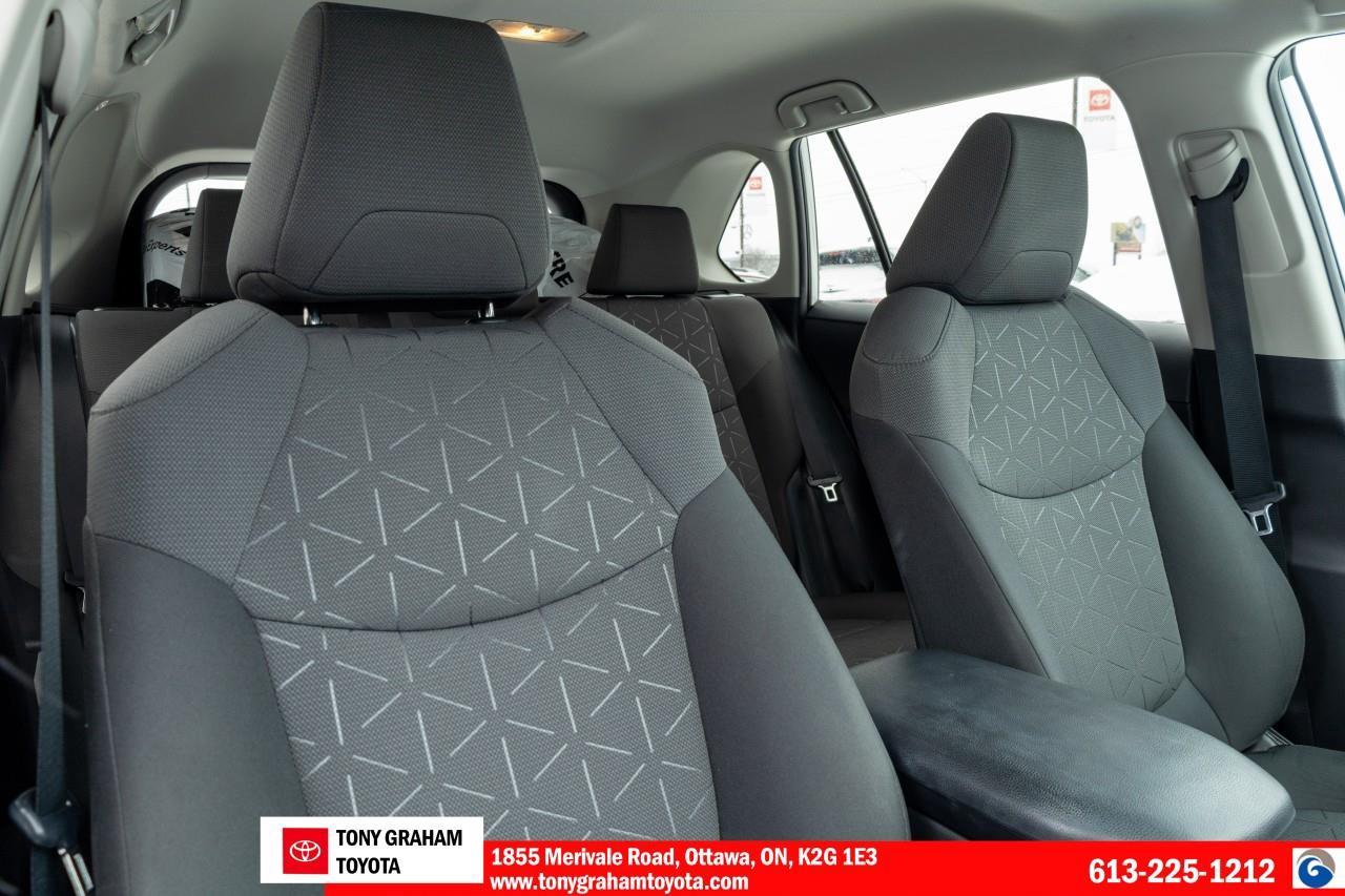 2020 Toyota RAV4 LE Photo