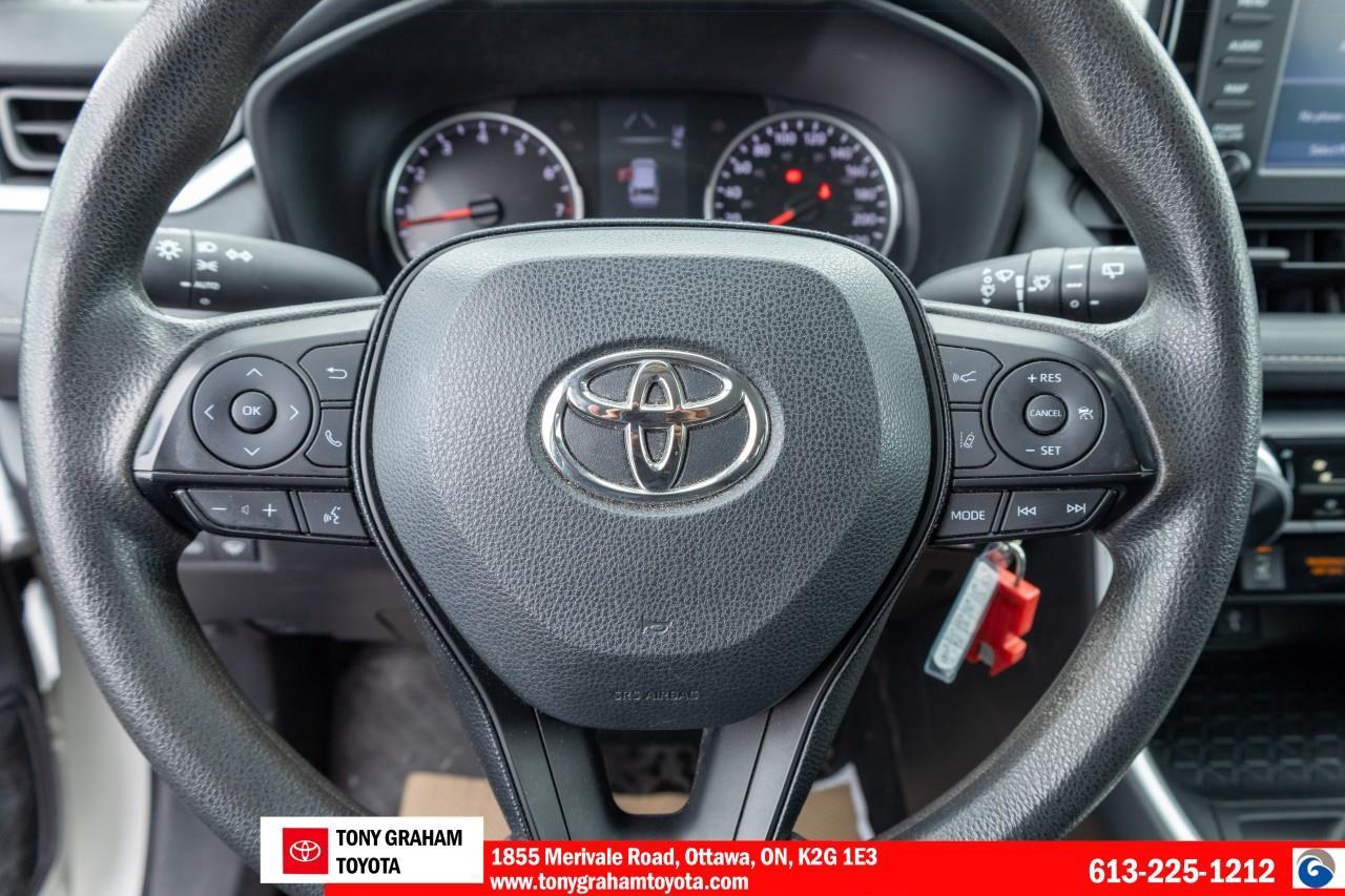 2020 Toyota RAV4 LE Photo
