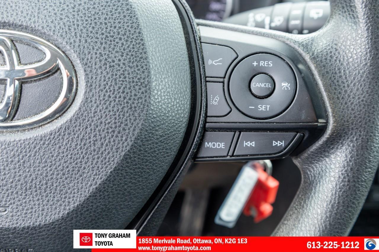 2020 Toyota RAV4 LE Photo