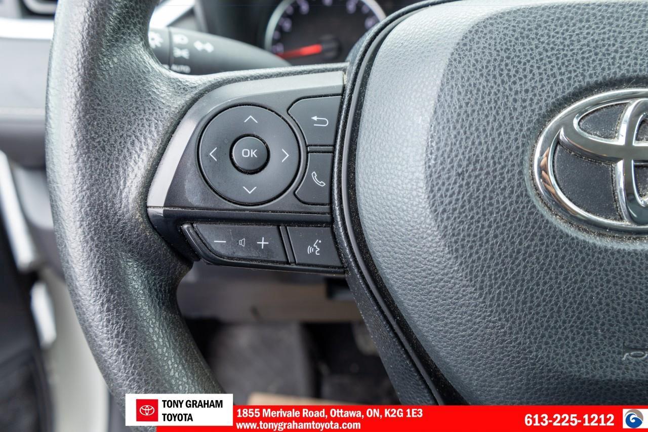 2020 Toyota RAV4 LE Photo