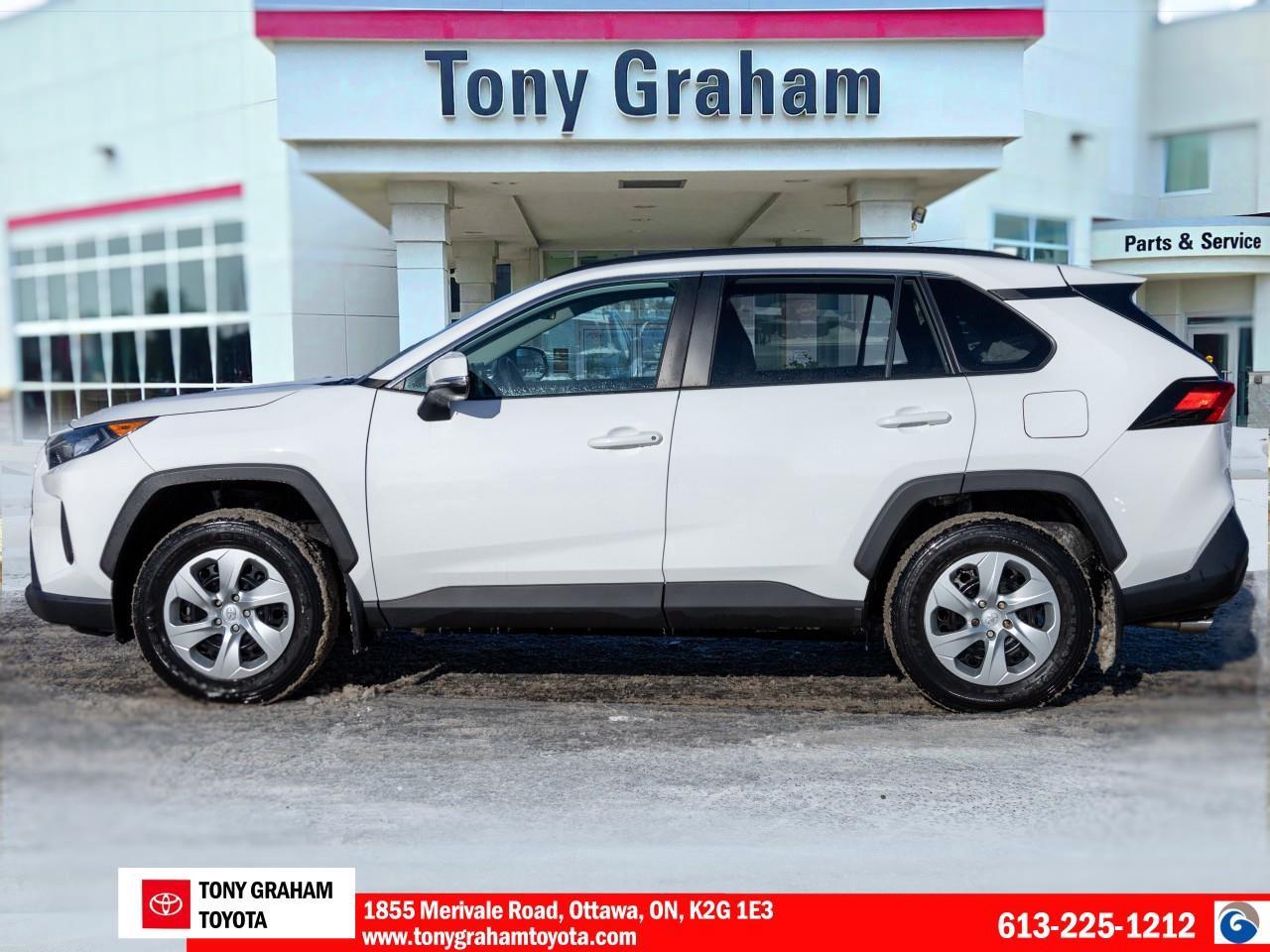 2020 Toyota RAV4 LE Photo2