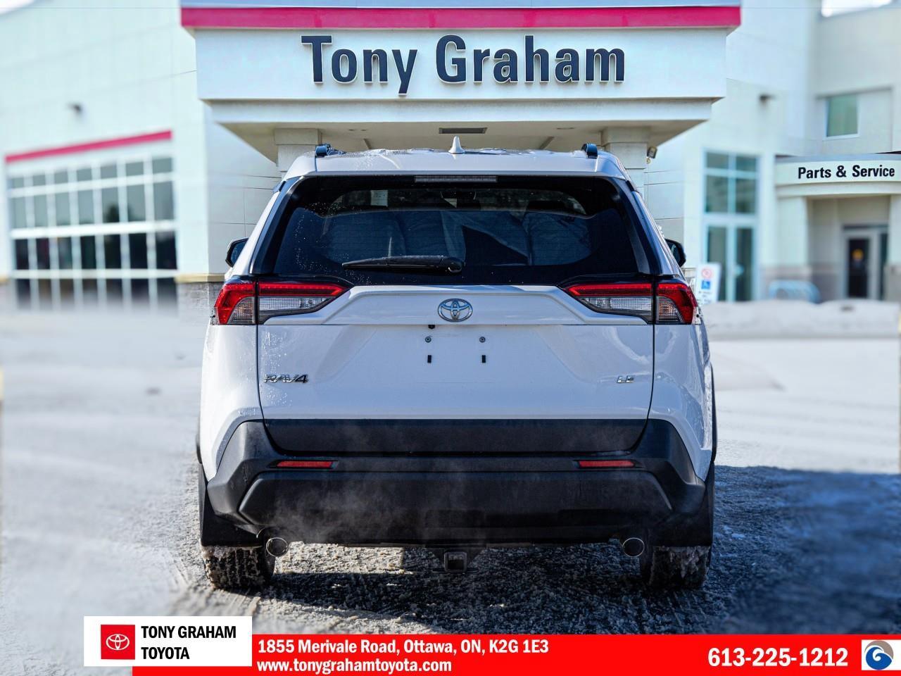 2020 Toyota RAV4 LE Photo