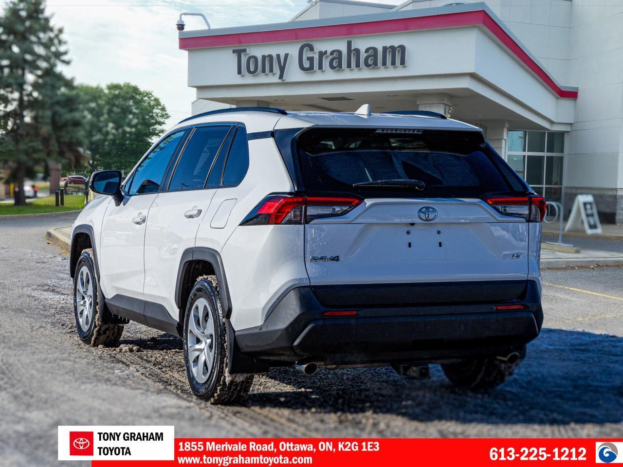 2020 Toyota RAV4 LE Photo