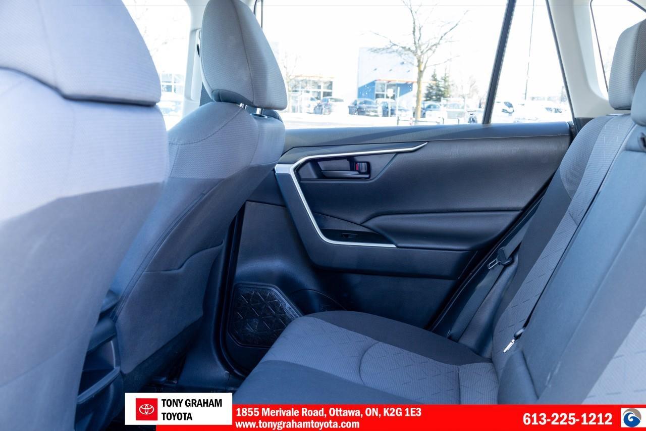 2020 Toyota RAV4 LE Photo