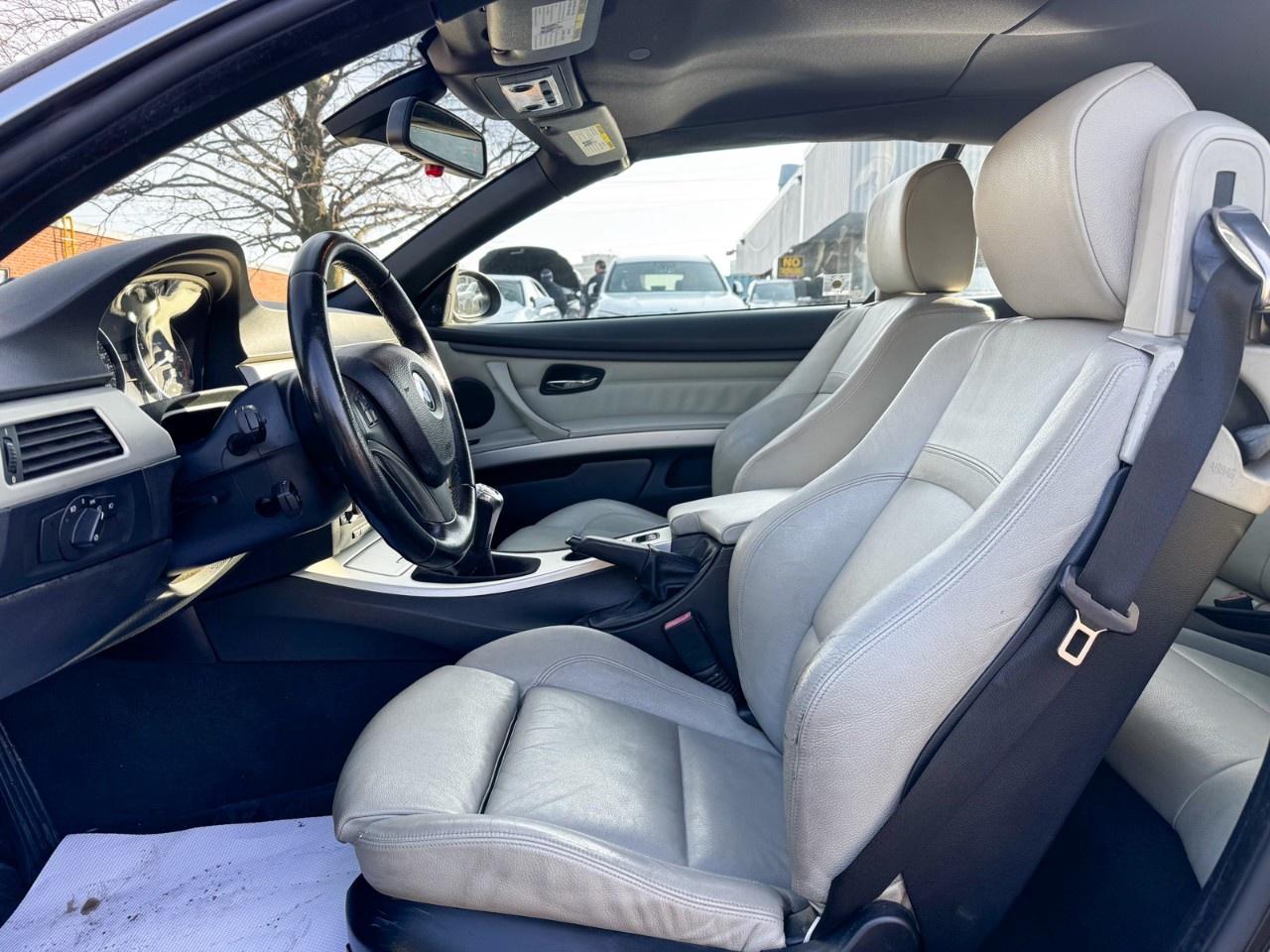2007 BMW 3 Series Convertible / low kilometer / 6 speed / White interior Photo