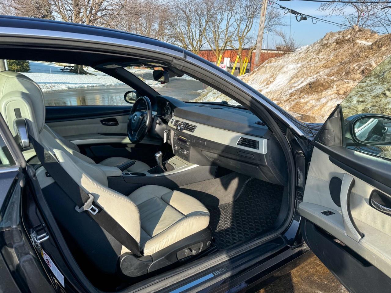 2007 BMW 3 Series Convertible / low kilometer / 6 speed / White interior Photo
