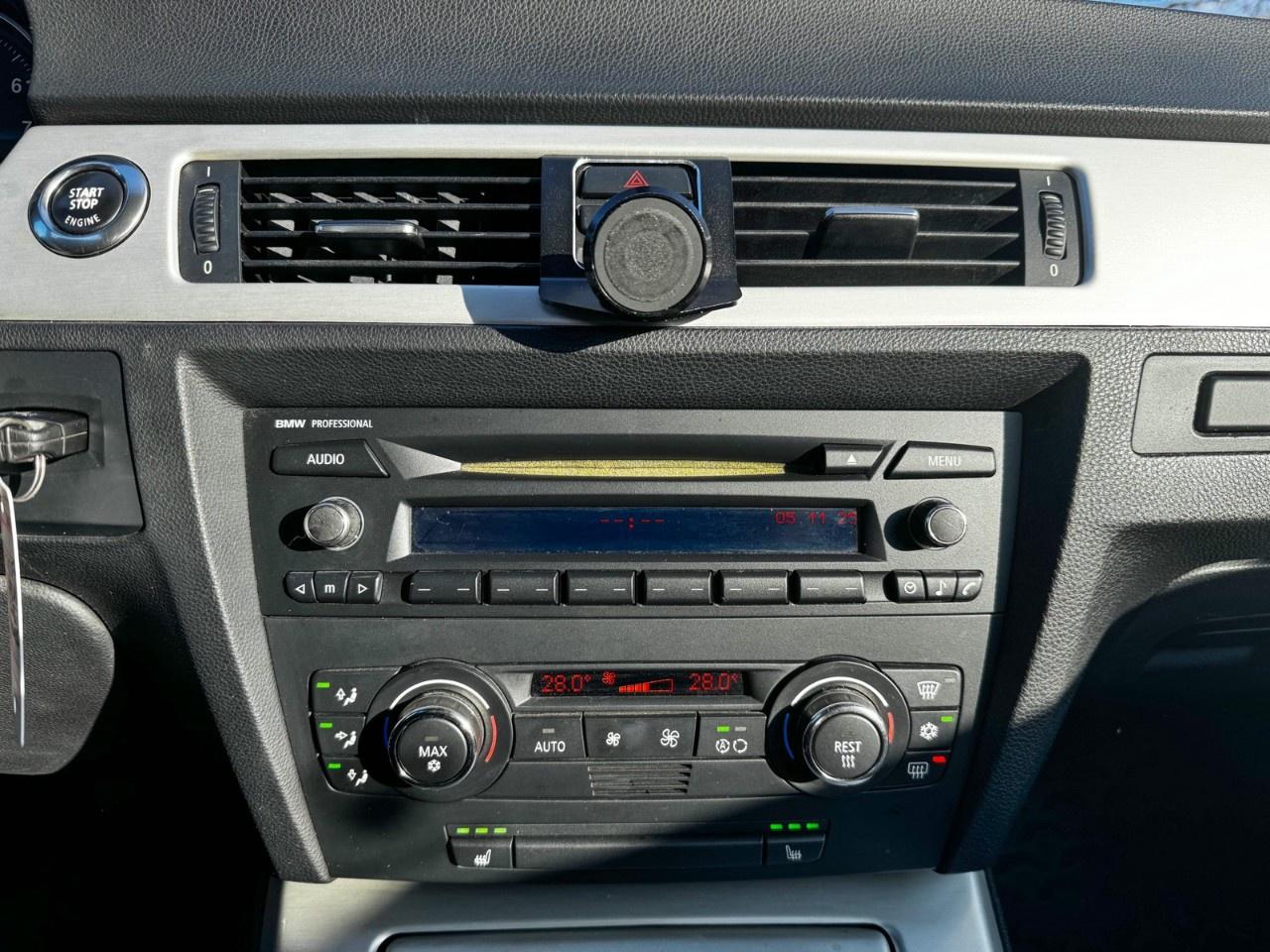 2007 BMW 3 Series Convertible / low kilometer / 6 speed / White interior Photo