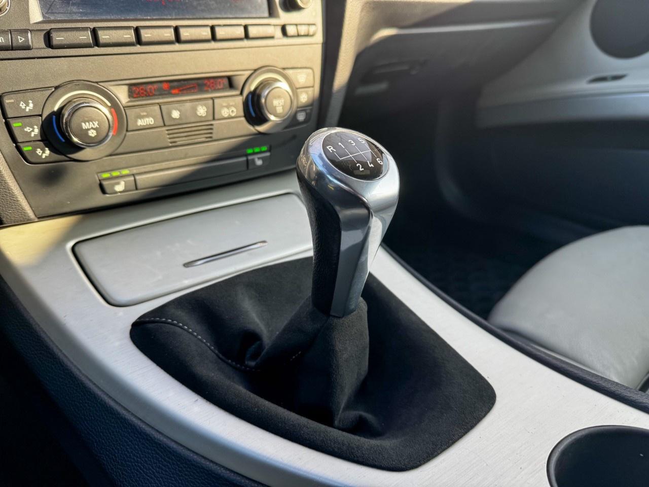 2007 BMW 3 Series Convertible / low kilometer / 6 speed / White interior Photo