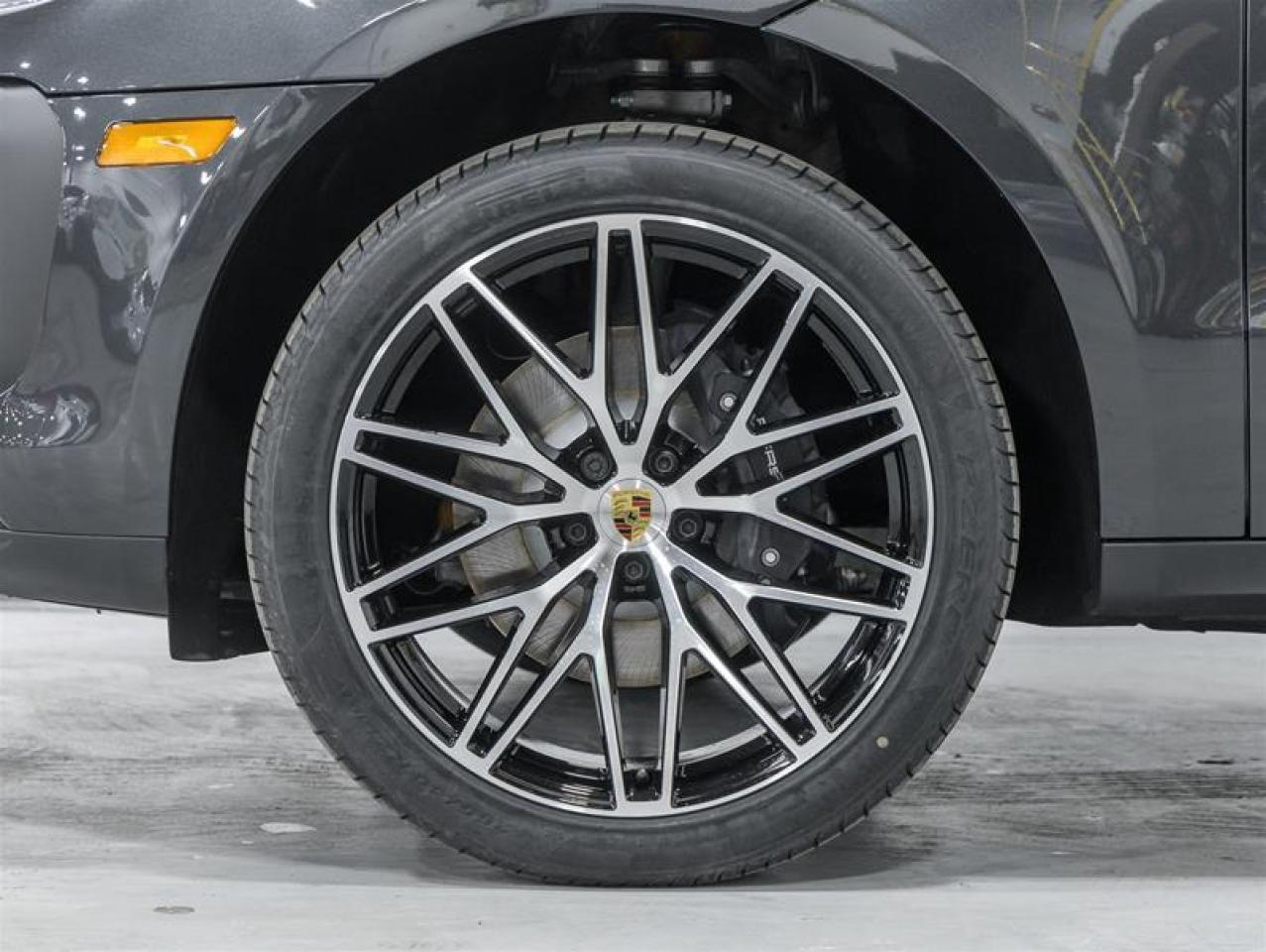 2026 Porsche Macan  Photo4