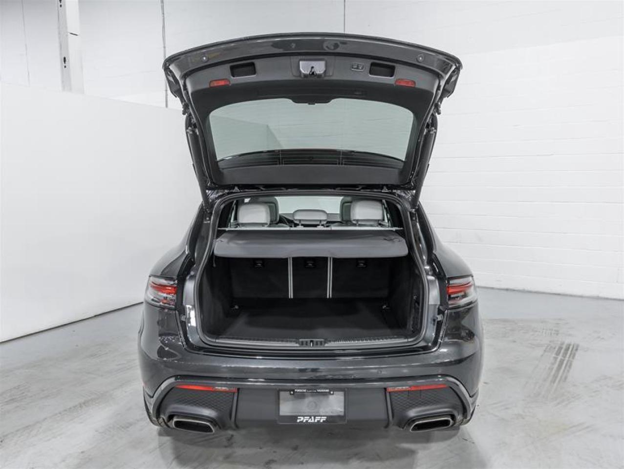 2026 Porsche Macan  Photo