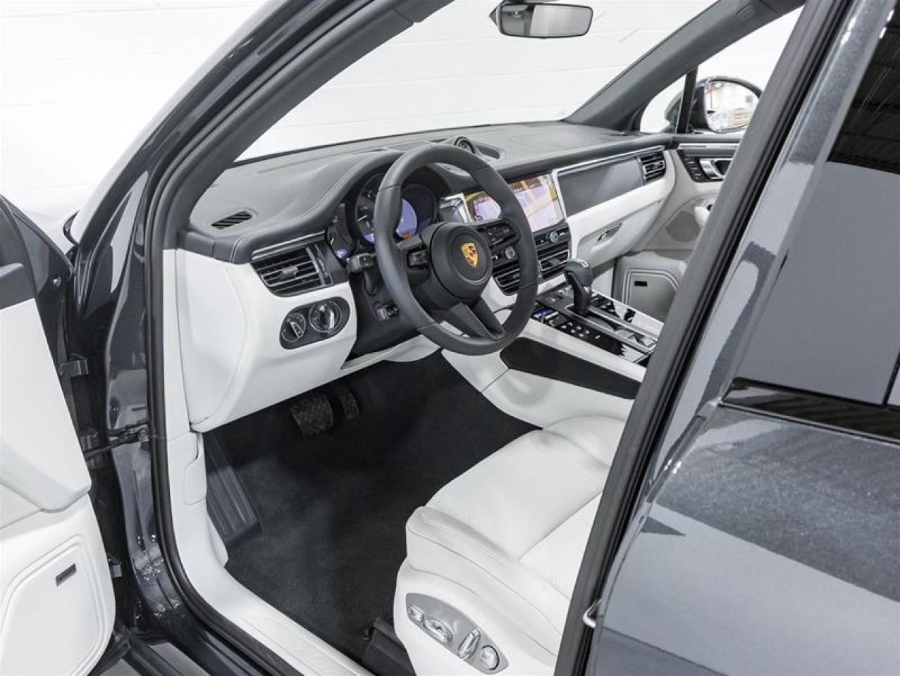 2026 Porsche Macan  Photo