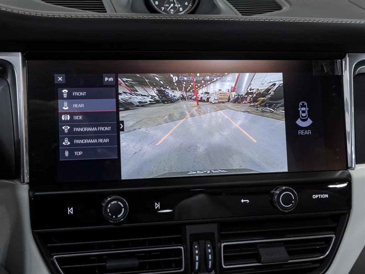 2026 Porsche Macan  Photo