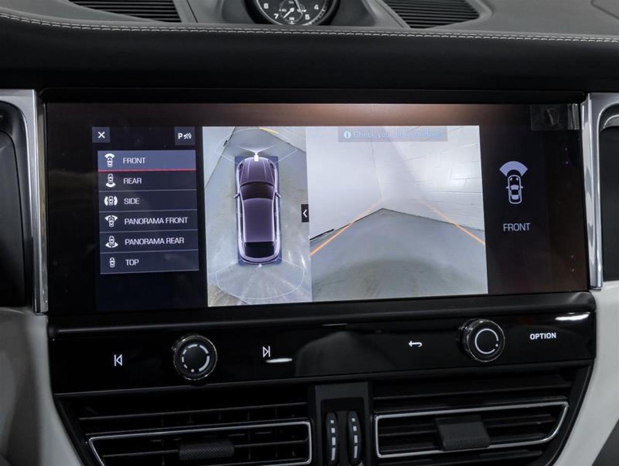 2026 Porsche Macan  Photo