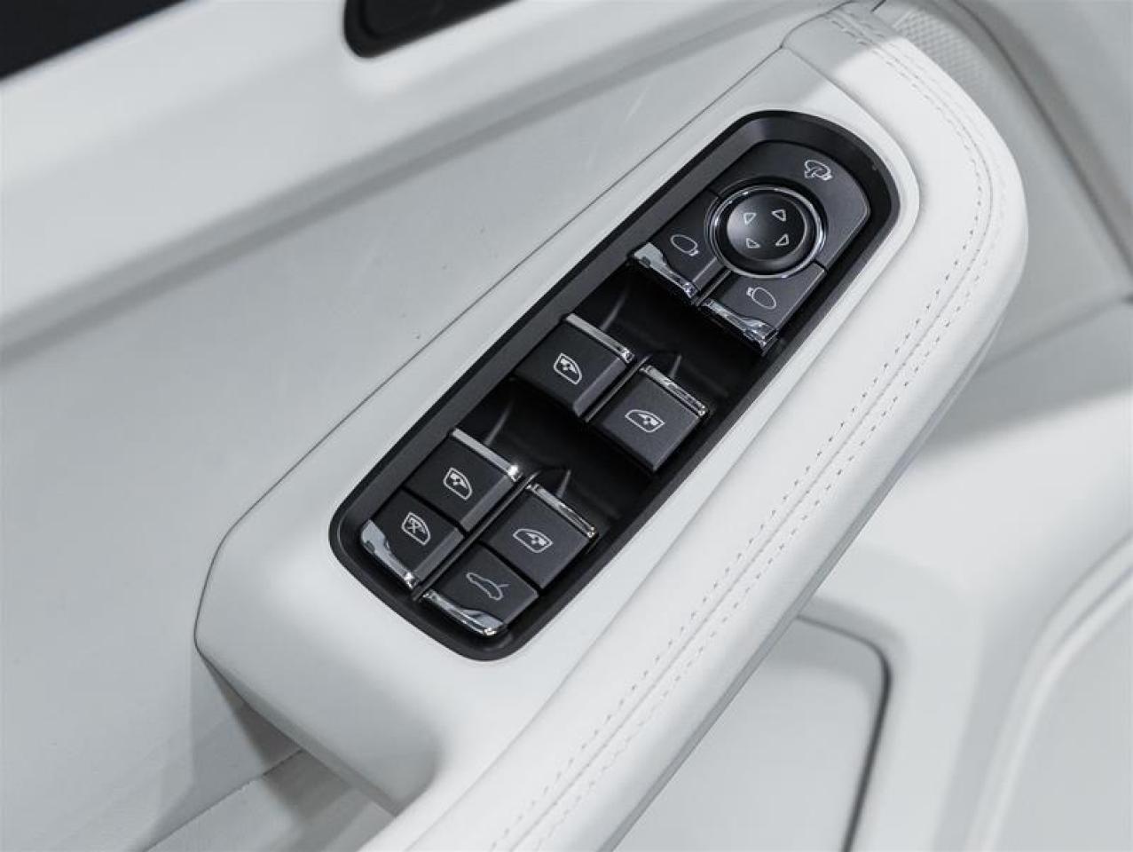 2026 Porsche Macan  Photo