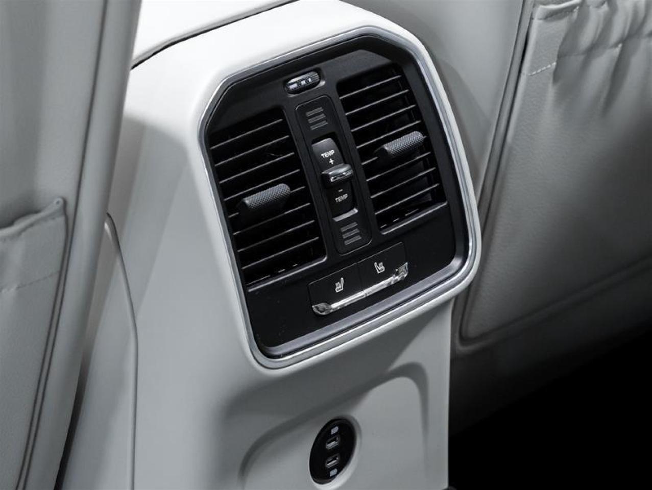 2026 Porsche Macan  Photo