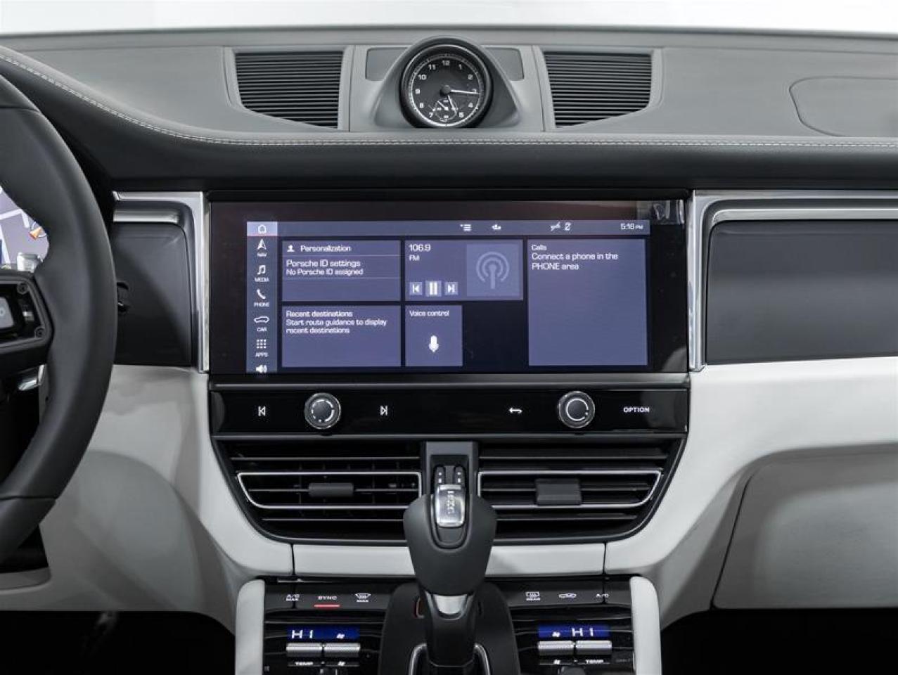 2026 Porsche Macan  Photo