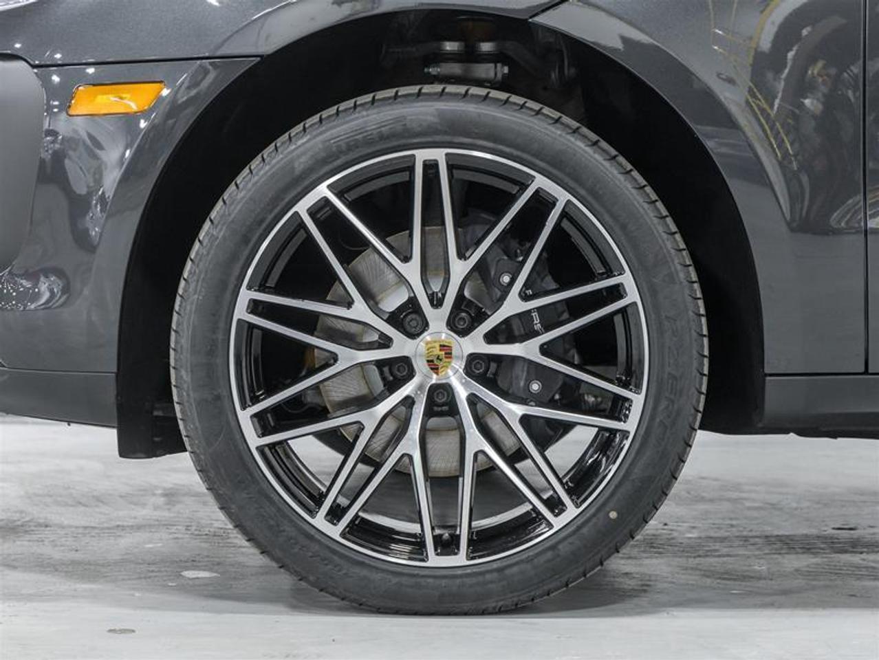 2026 Porsche Macan  Photo4