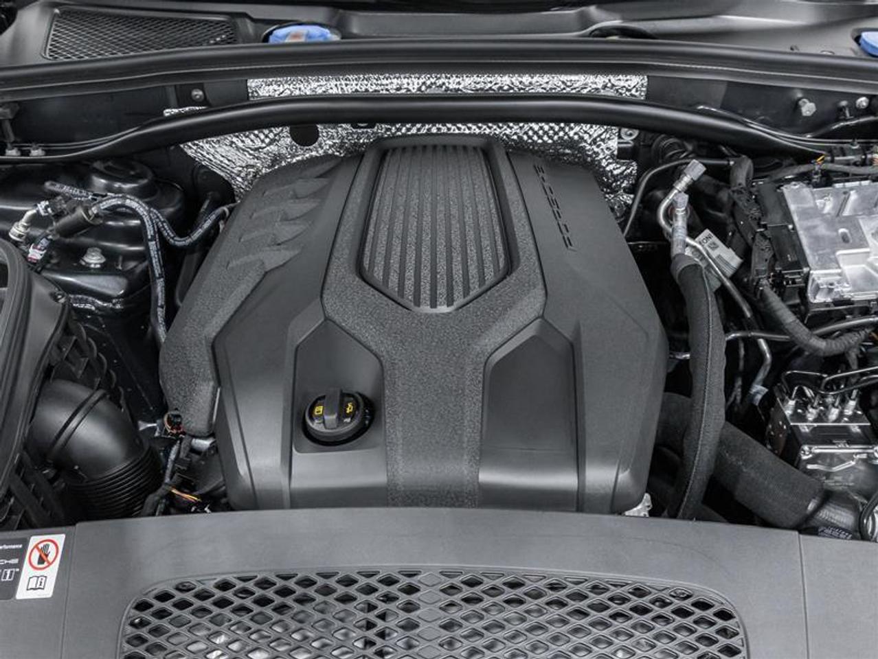 2026 Porsche Macan  Photo2