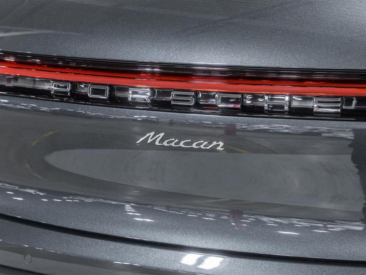 2026 Porsche Macan  Photo