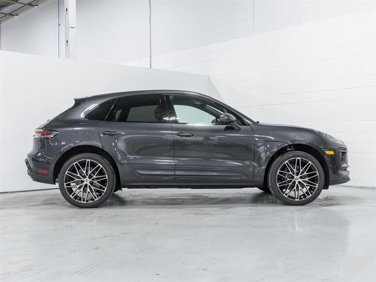 2026 Porsche Macan  Photo