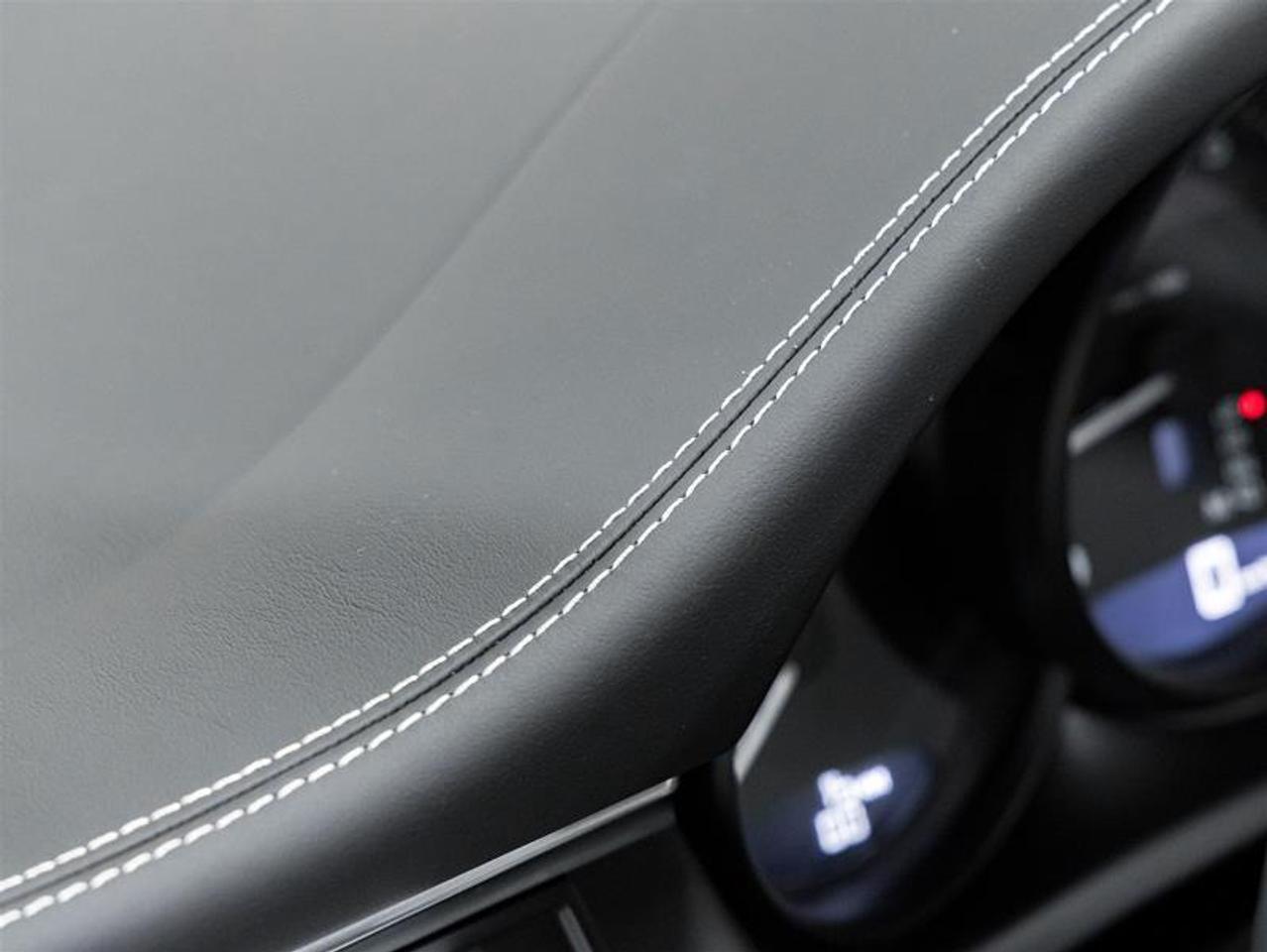 2026 Porsche Macan  Photo