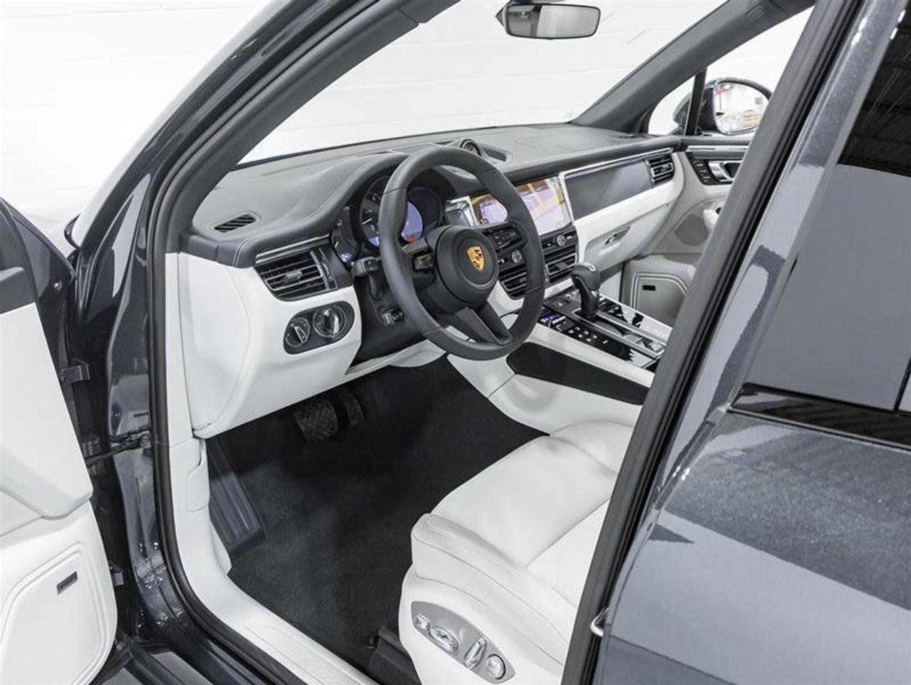 2026 Porsche Macan  Photo