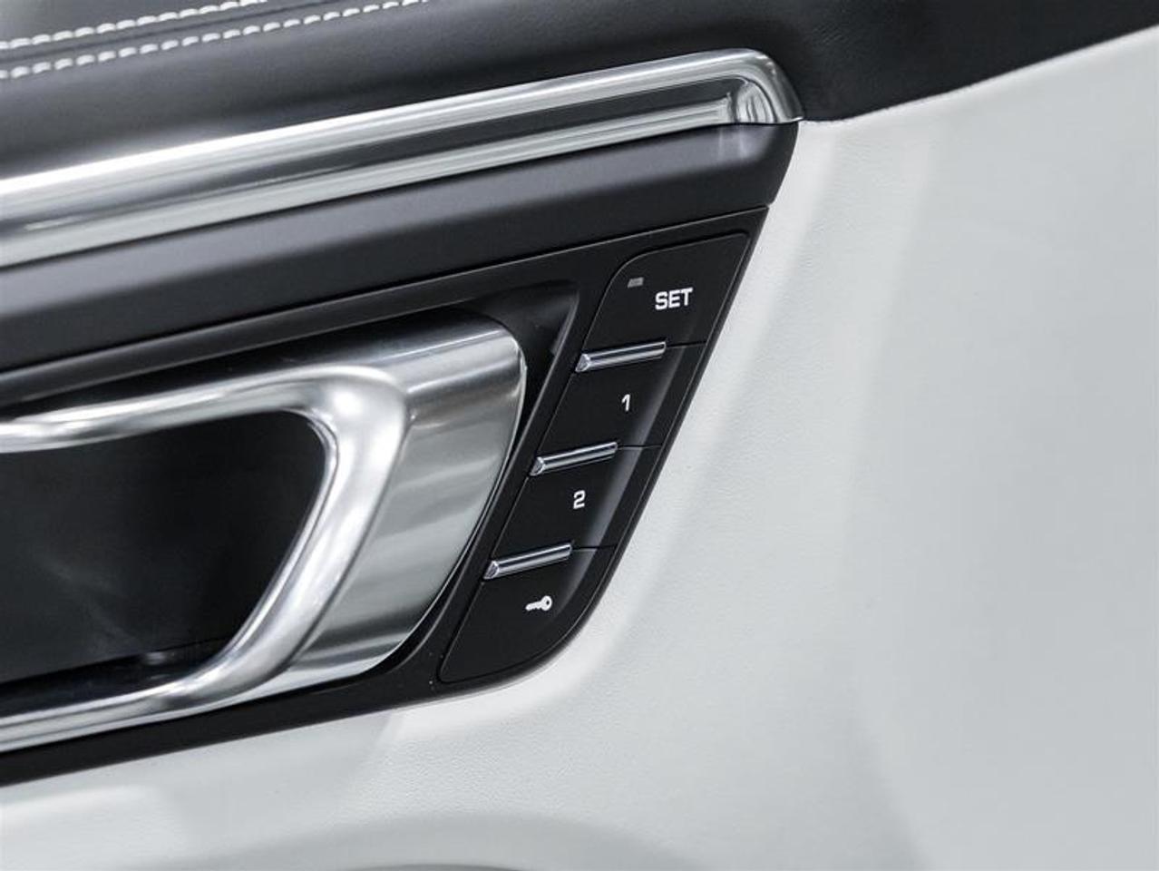 2026 Porsche Macan  Photo