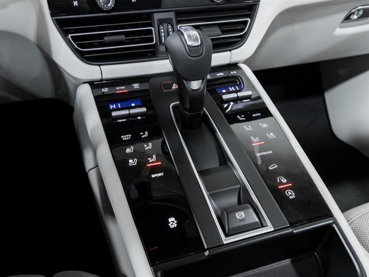 2026 Porsche Macan  Photo