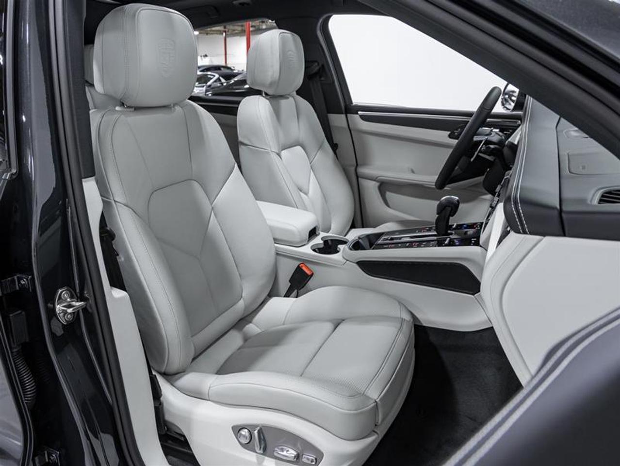 2026 Porsche Macan  Photo