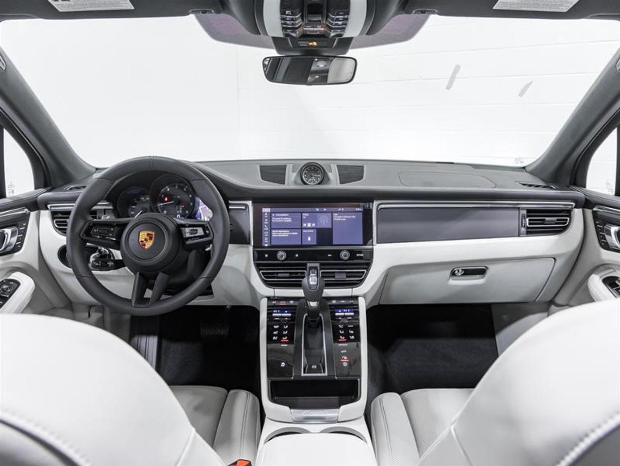 2026 Porsche Macan  Photo