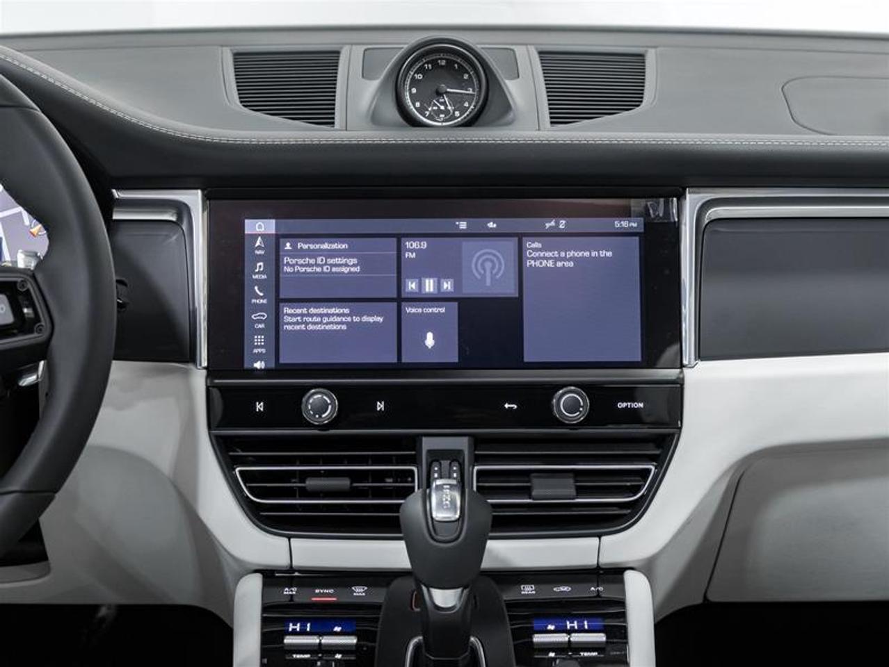 2026 Porsche Macan  Photo