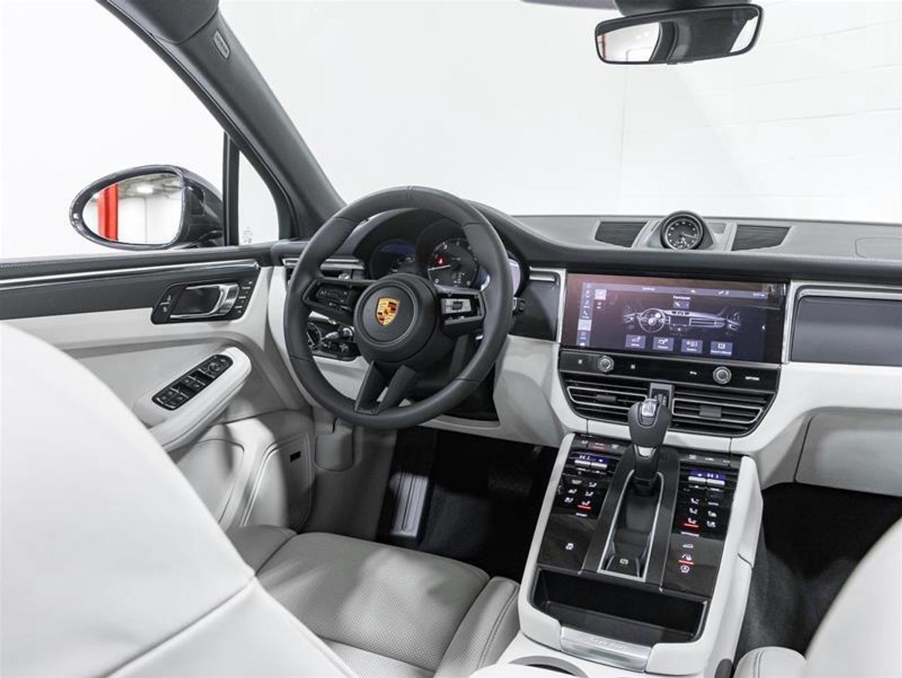 2026 Porsche Macan  Photo