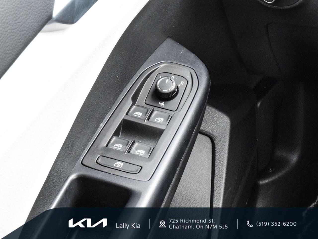 2025 Volkswagen Taos Comfortline New Arrival | Low KMs | Clean CarFax | Leather Photo