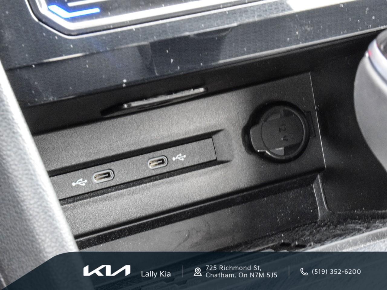 2025 Volkswagen Taos Comfortline New Arrival | Low KMs | Clean CarFax | Leather Photo