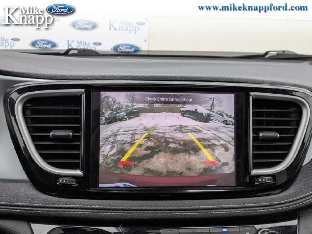 2022 Chrysler Pacifica Touring L Photo