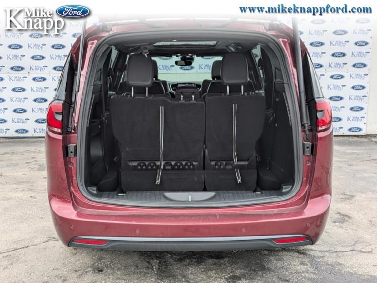 2022 Chrysler Pacifica Touring L Photo4