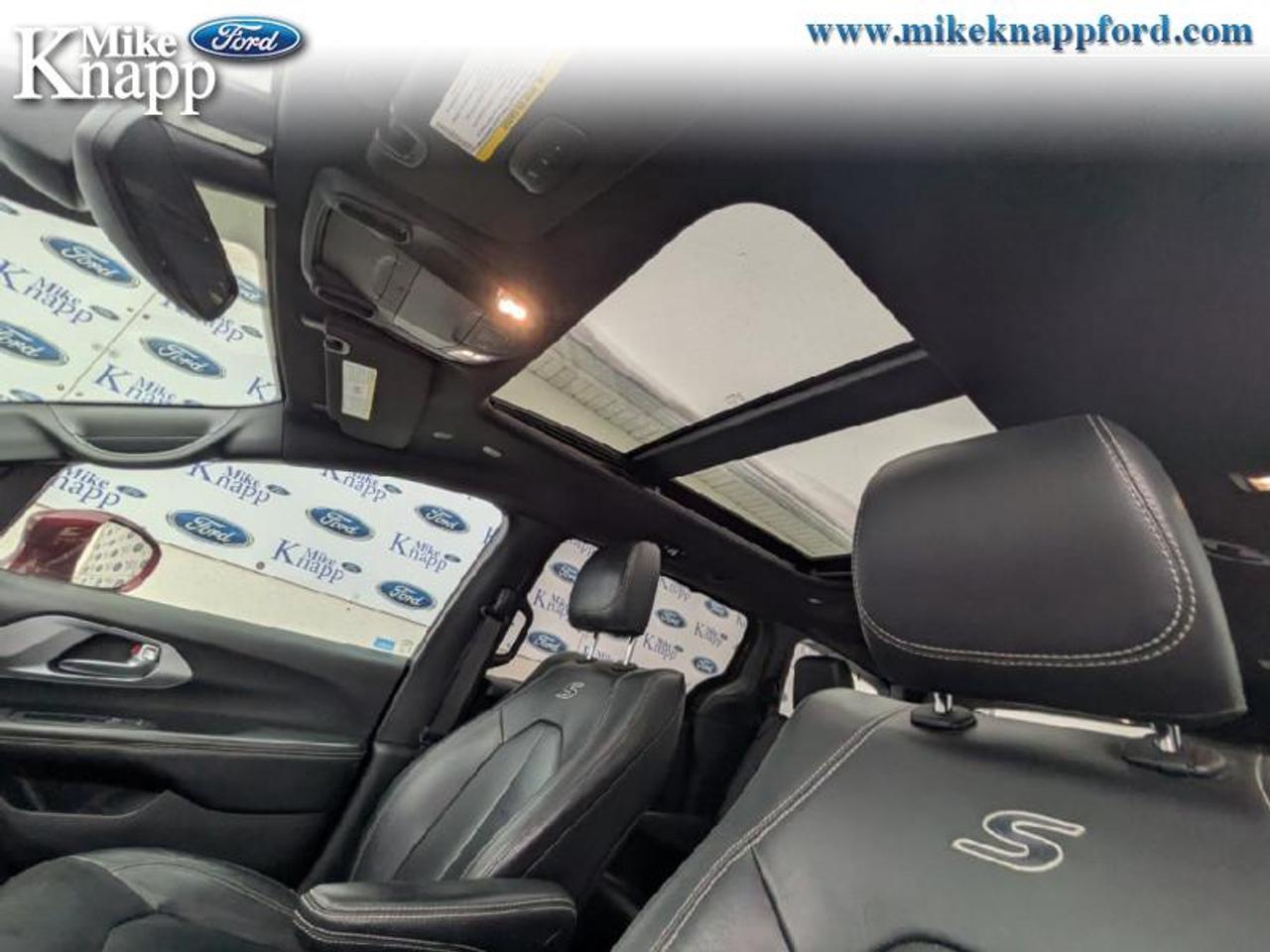 2022 Chrysler Pacifica Touring L Photo