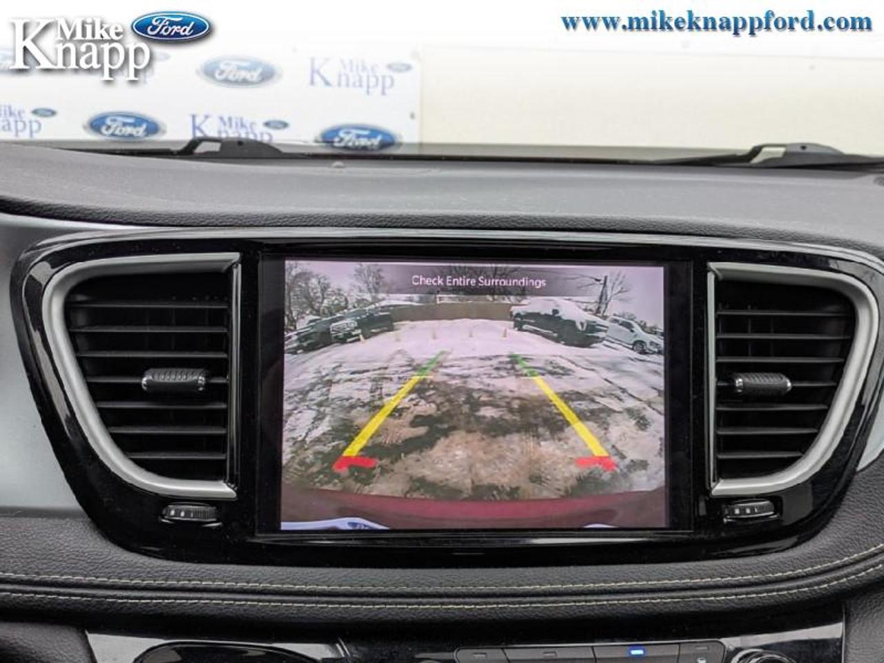 2022 Chrysler Pacifica Touring L Photo