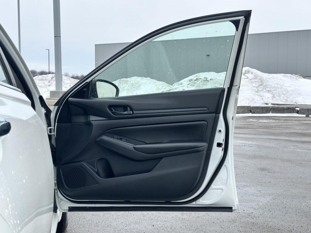 2024 Nissan Altima S Photo