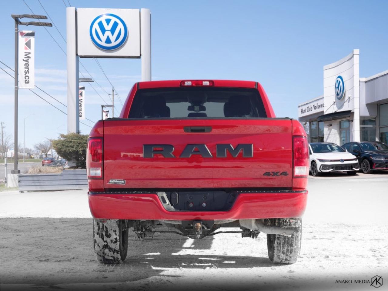 2023 RAM 1500 Classic ST (140.5 WB 5'7 Box) SWB Photo3